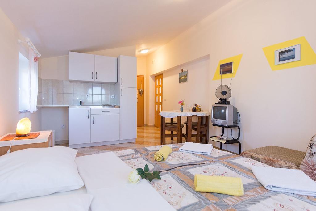 Apartments Juras Brzac Eksteriør billede